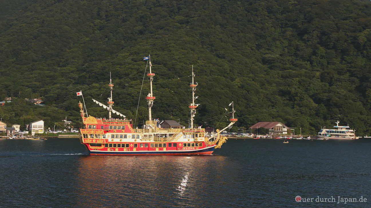 Piratenschiff auf dem Ashi-See