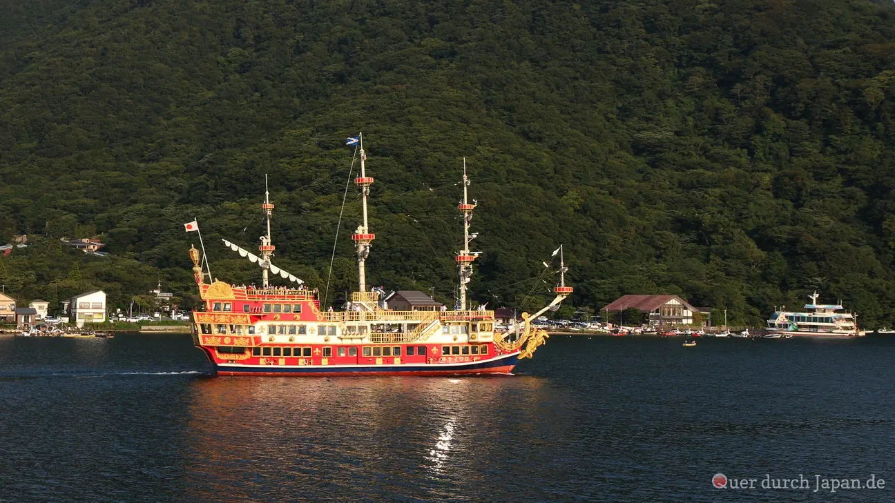 Piratenschiff auf dem Ashi-See